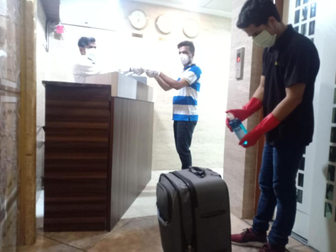 Hotel Alfa International Near Nanavati Hospital Mumbai Near Airport Mumbai Near Juhu Beach Bagian luar foto