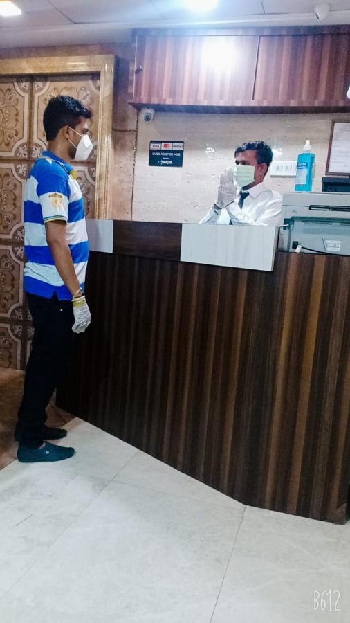 Hotel Alfa International Near Nanavati Hospital Mumbai Near Airport Mumbai Near Juhu Beach Bagian luar foto