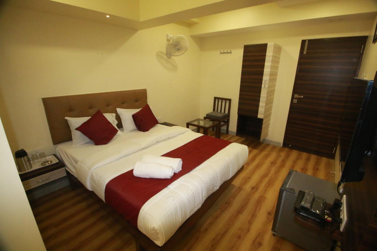 Hotel Alfa International Near Nanavati Hospital Mumbai Near Airport Mumbai Near Juhu Beach Bagian luar foto